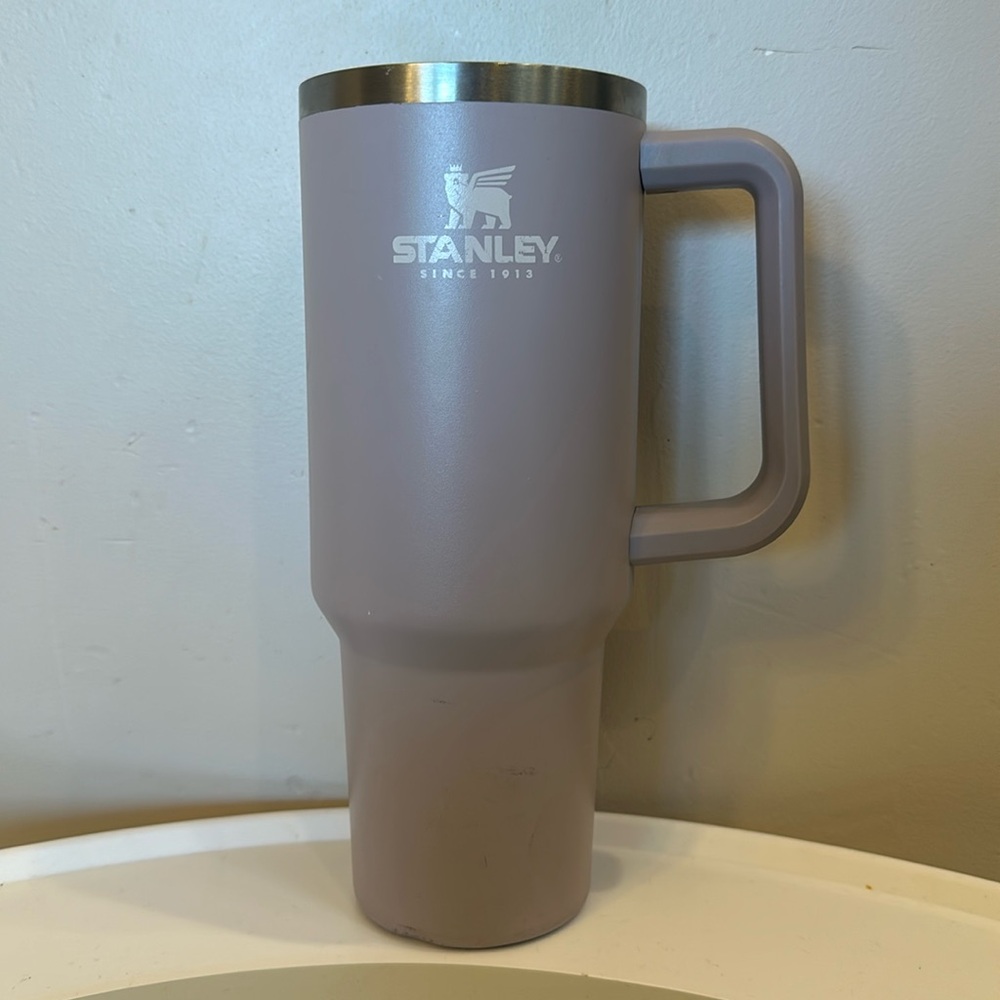 Used Stanley 40oz in Abalone